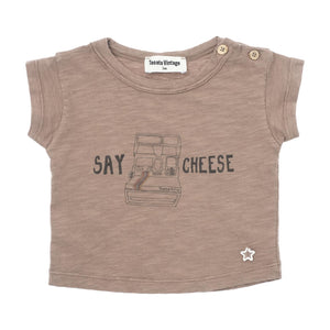 "SAY CHEESE" T-SHIRT for baby (ブラウン)
